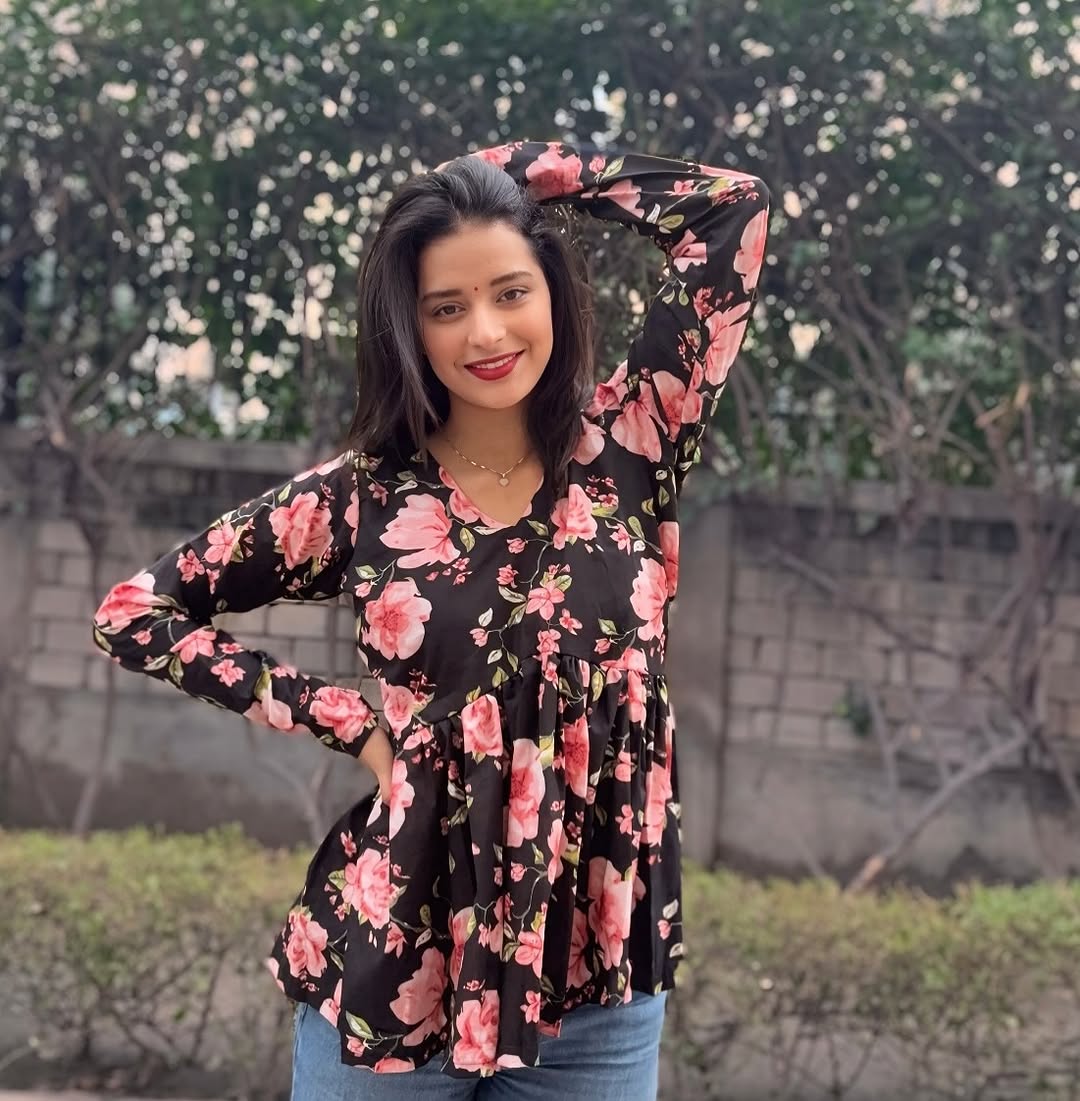 Floral Charm Peplum Top – Black & Pink